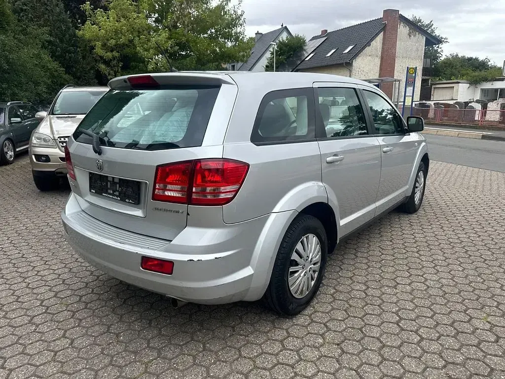Gebraucht Dodge Journey SE 170 PS (125 kW) 2010 Silber SUV