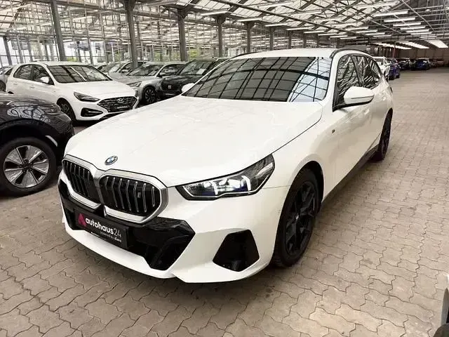 Gebraucht BMW i5 M Sport 250 kW (340 PS) 2024 Weiß Kombi