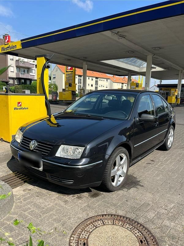Schwarz Gebraucht 2004 VW Bora Limousine | 2.600 € (Fairer Preis) - Bild 1/4