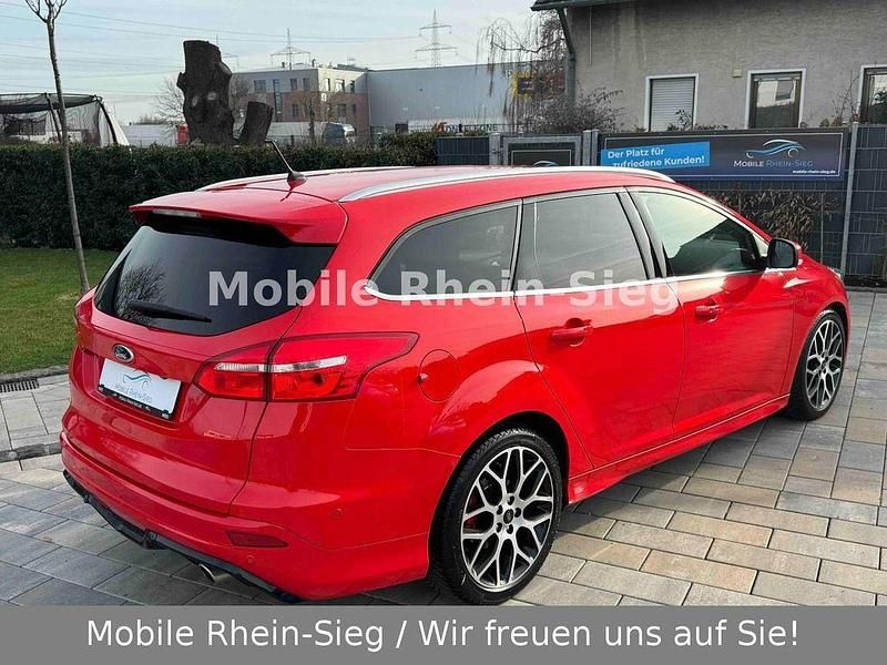 Gebraucht Ford Focus Sport 150 PS (110 kW) 2017 Rot Kombi