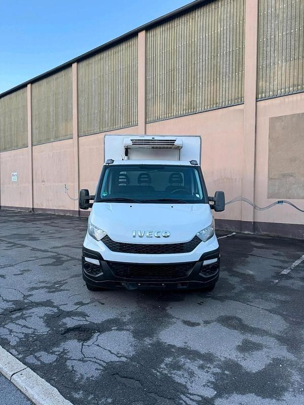 Second-hand Iveco Daily 126 CP (92 kW) 2014 Alb Monovolum