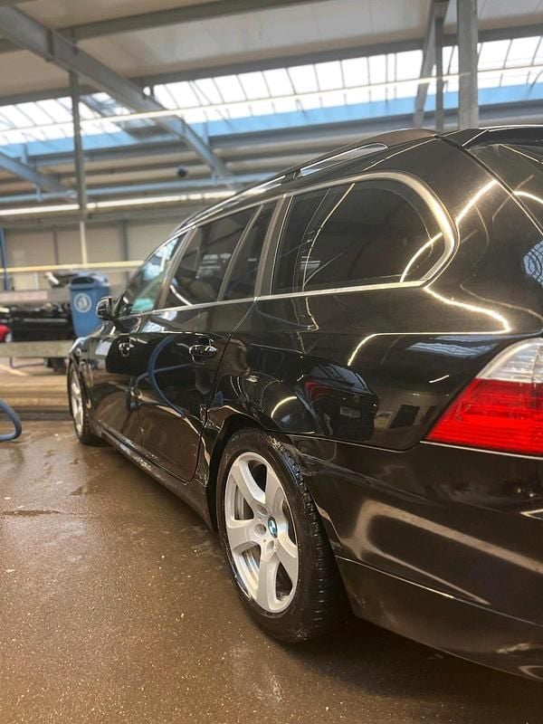 Gebraucht BMW 530 235 PS (172 kW) 2007 Schwarz Kombi