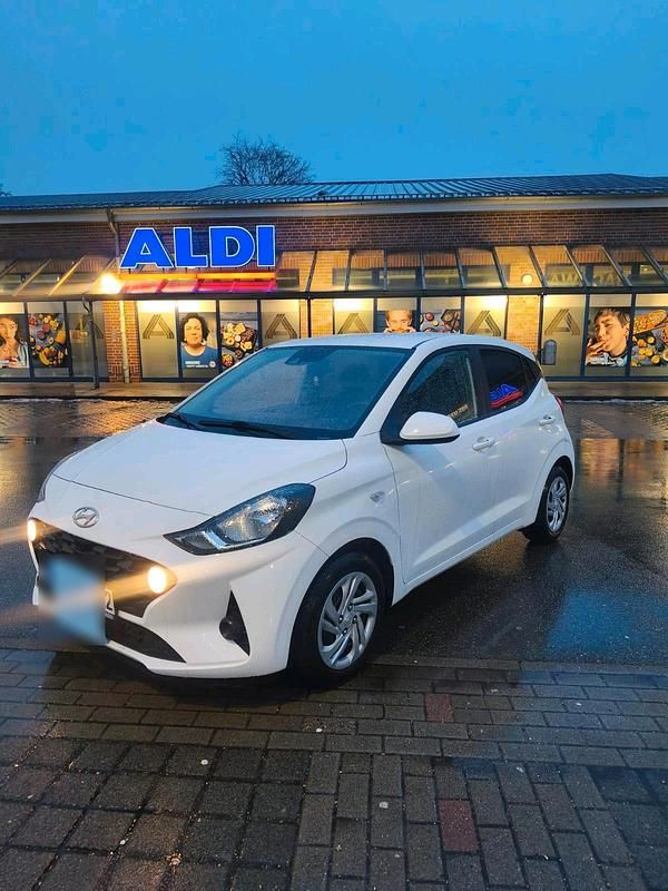 Gebraucht Hyundai i10 Trend 67 PS (49 kW) 2021 Weiß Kleinwagen