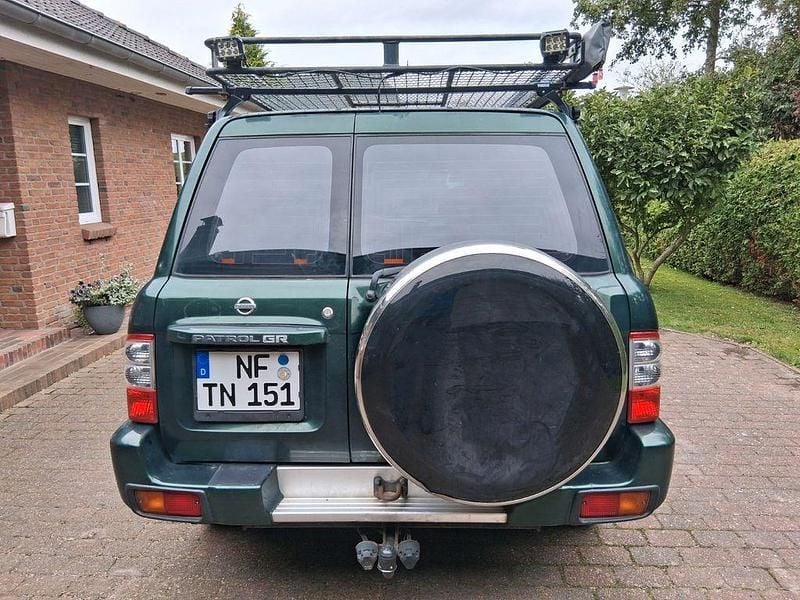 Grün Gebraucht 2003 Nissan Patrol SUV | 12.400 € (Guter Preis) - Bild 1/4