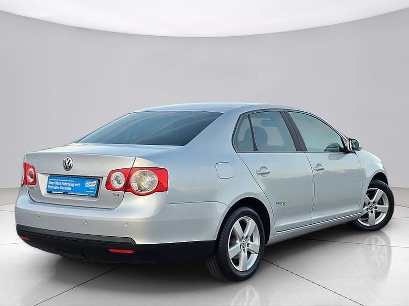 Używany VW Jetta United 122 KM (89 kW) 2008 Srebrny Sedan/Limuzyna