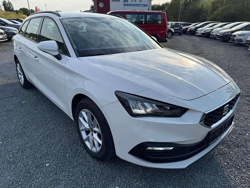 Weiß Gebraucht 2022 Seat Leon Style Kombi | 19.249 € (Guter Preis) - Bild 1/4