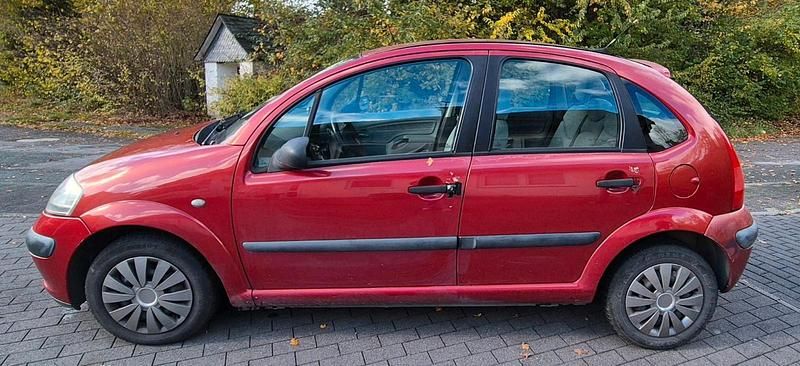 Rot Gebraucht 2003 Citroën C3 Kleinwagen | 950 € - Bild 1/4