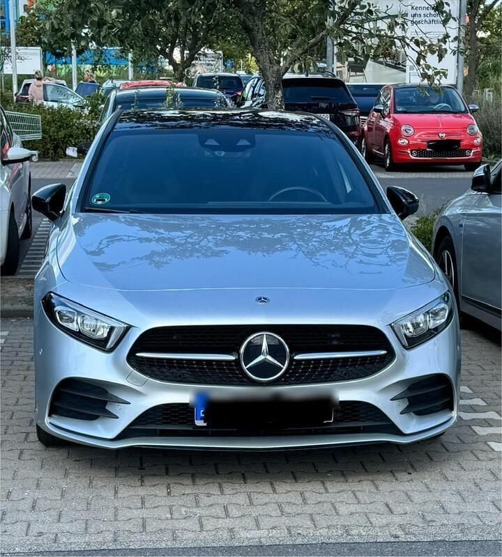 Silber Gebraucht 2021 Mercedes A180 AMG line Limousine | 24.300 € (Superpreis) - Bild 1/4