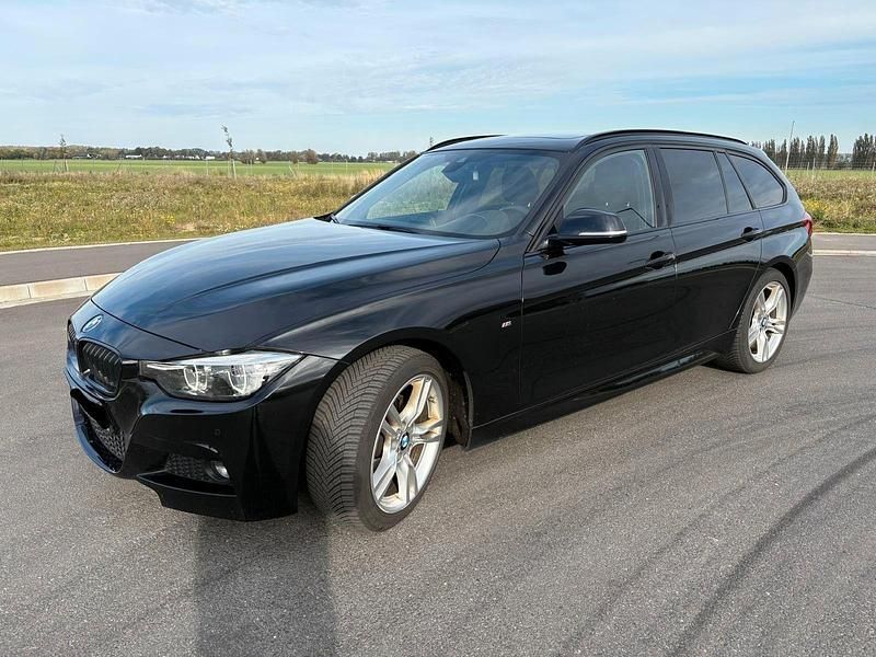 Schwarz Gebraucht 2018 BMW 320 Efficient Dynamics Kombi | 18.500 € (Etwas zu teuer) - Bild 1/4