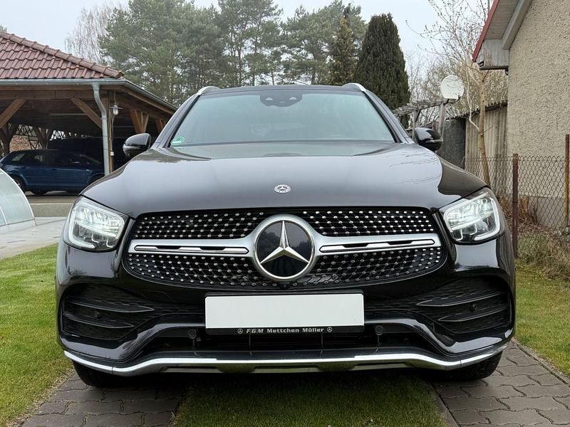 Gebraucht Mercedes GLC300 AMG line 258 PS (189 kW) 2019 Schwarz SUV
