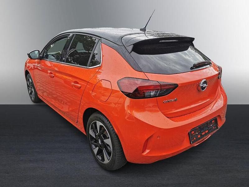 Gebraucht Opel Corsa-e Elegance 100 kW (136 PS) 2022 Power orange/dynamik orange Kleinwagen
