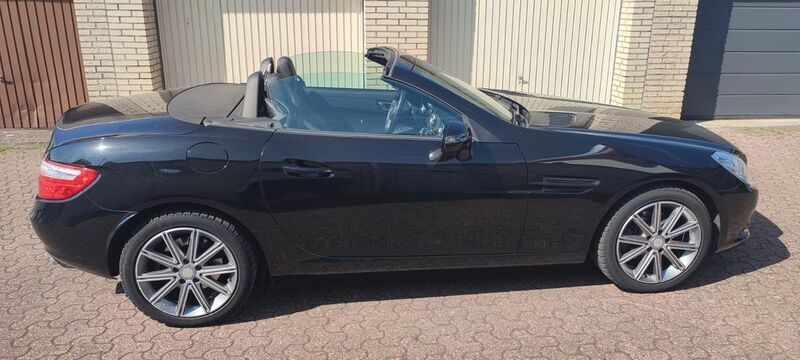 Schwarz Gebraucht 2011 Mercedes SLK200 Cabrio | 16.900 € (Guter Preis) - Bild 1/4