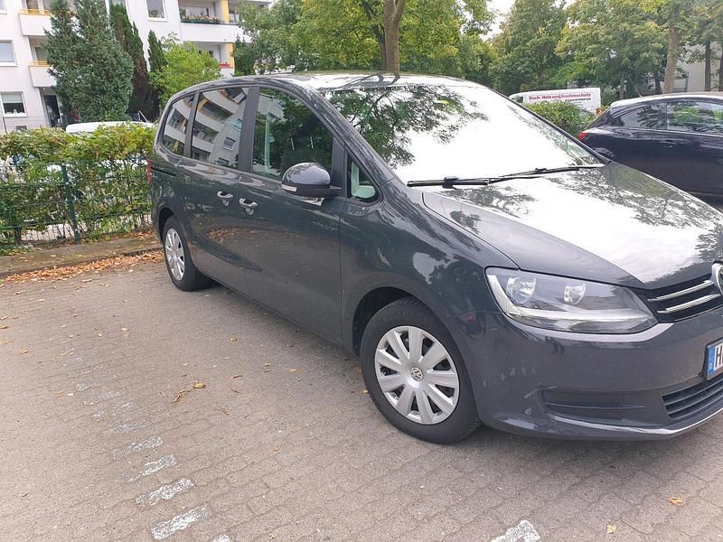 Grau Gebraucht 2013 VW Sharan Van / Kleinbus | 12.800 € - Bild 1/4