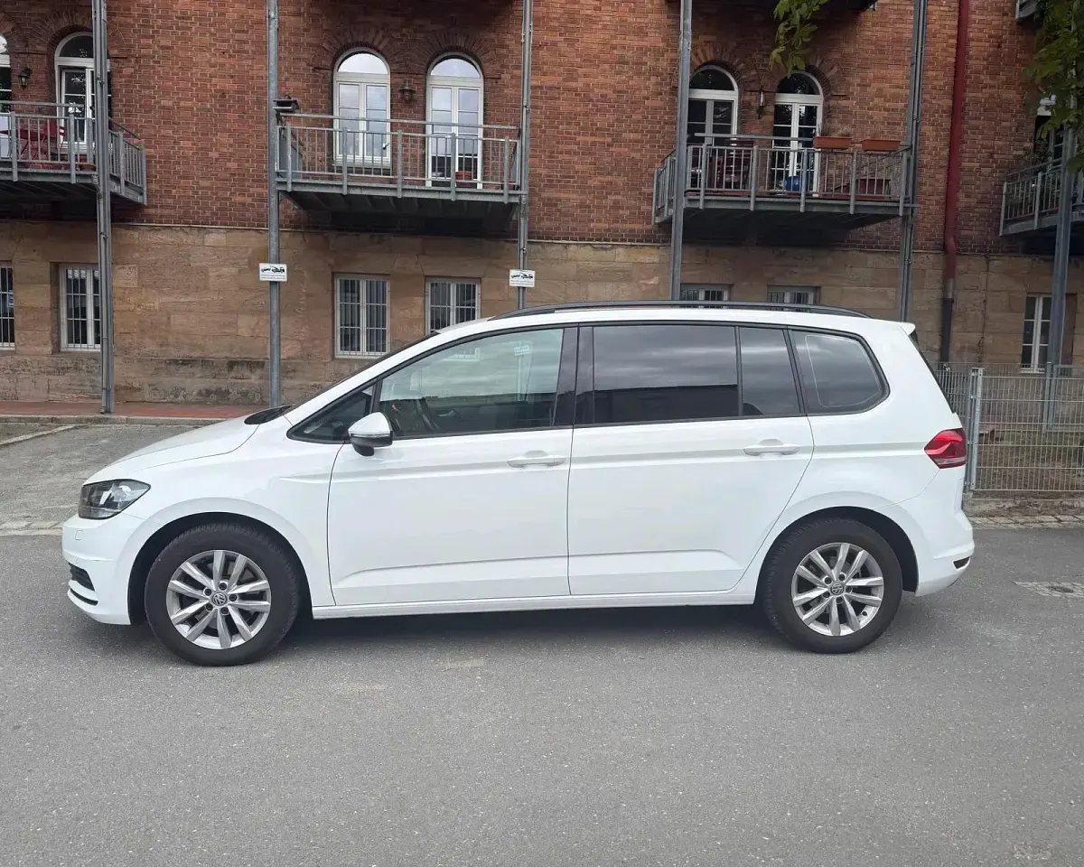Gebraucht VW Touran 115 PS (84 kW) 2019 Weiß Van / Kleinbus