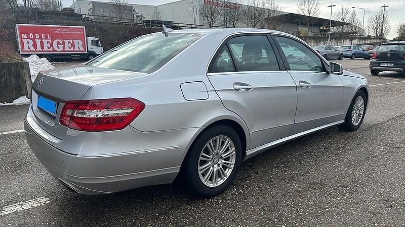 Gebraucht Mercedes E200 Avantgarde 136 PS (100 kW) 2012 Silber Limousine