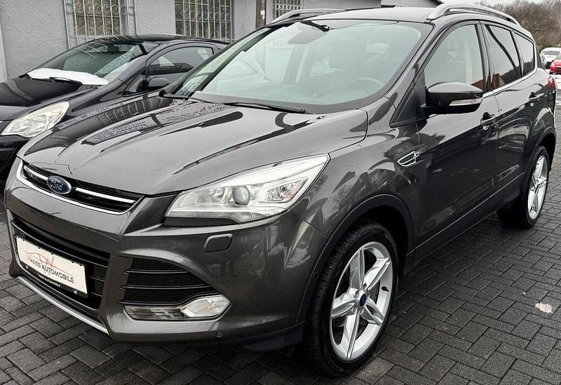 Gebraucht Ford Kuga Titanium 150 PS (110 kW) 2015 Grau SUV