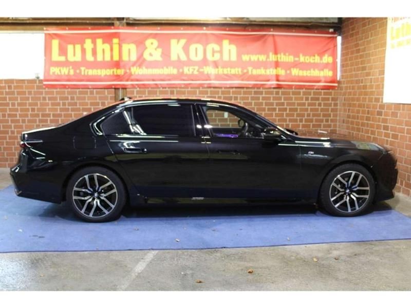 Gebraucht BMW 740 M Sport 286 PS (210 kW) 2024 Saphirschwarz Limousine
