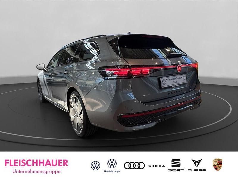 Gebraucht VW Passat R-line 150 PS (110 kW) 2025 Grau Kombi
