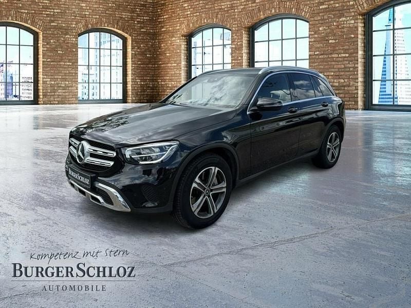 Unilack schwarz Gebraucht 2022 Mercedes GLC220 SUV | 31.600 € - Bild 1/4