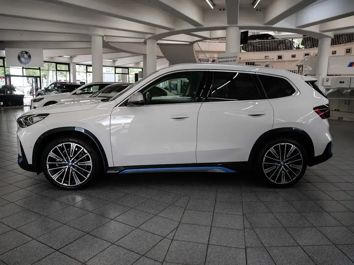 Gebraucht BMW iX1 xLine 230 kW (313 PS) 2023 Alpinweiss iii SUV
