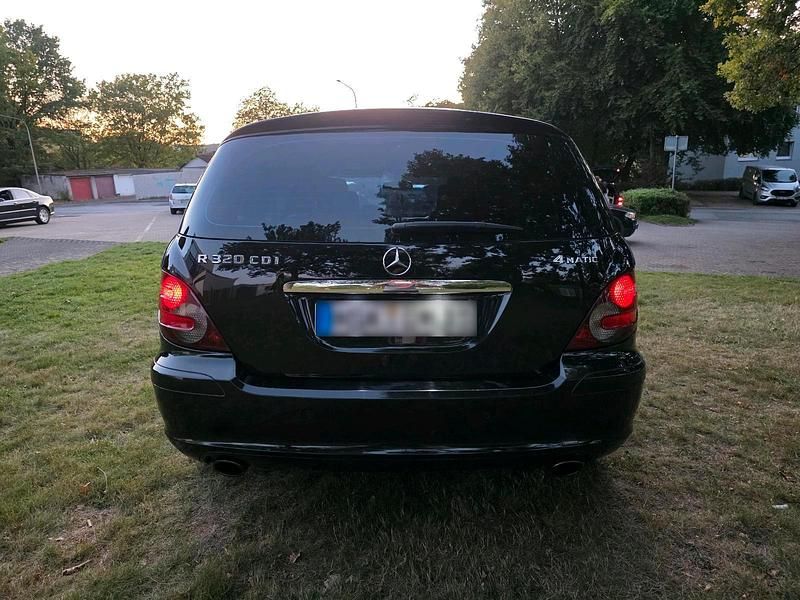 Gebraucht Mercedes R320 224 PS (164 kW) 2006 Schwarz Van / Kleinbus