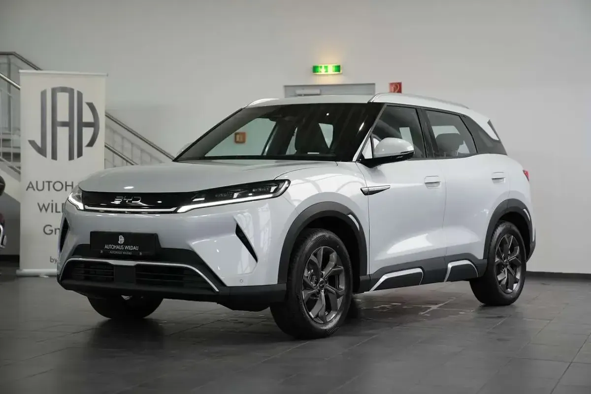 Neu BYD Atto 2 Boost 130 kW (177 PS) 2025 Climbing grey SUV
