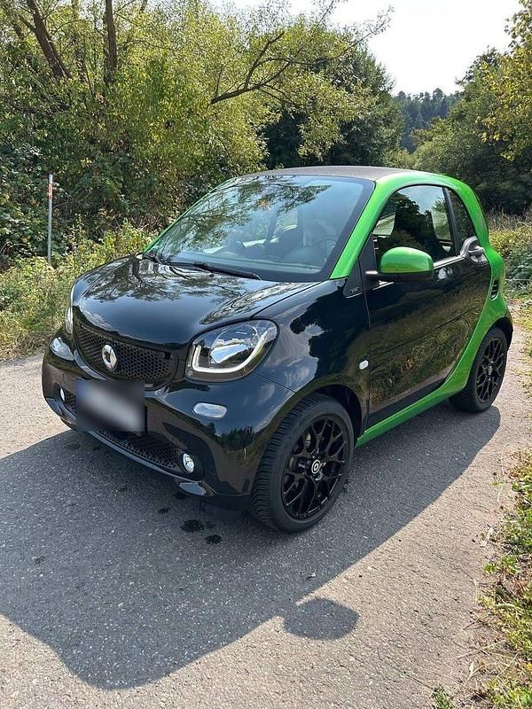 Grün Gebraucht 2018 Smart ForTwo Electric Drive Coupé | 9.000 € (Fairer Preis) - Bild 1/4
