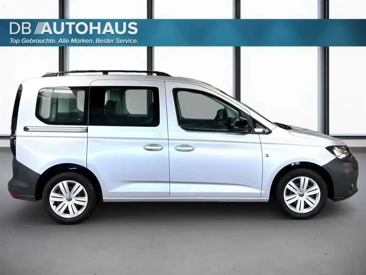 Second-hand VW Caddy 122 CP (89 kW) 2022 Argintiu Monovolum