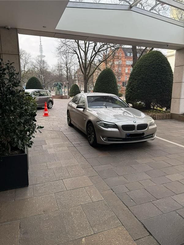 Gold Gebraucht 2012 BMW 530 Efficient Dynamics Limousine | 9.500 € (Superpreis) - Bild 1/4