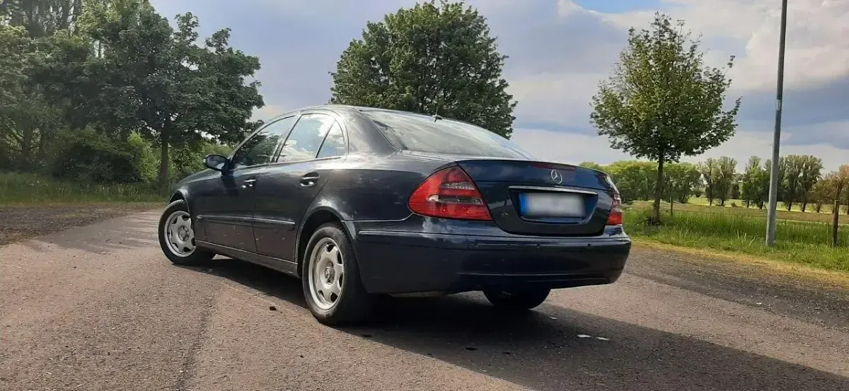 Gebraucht Mercedes E220 150 PS (110 kW) 2002 Schwarz Limousine