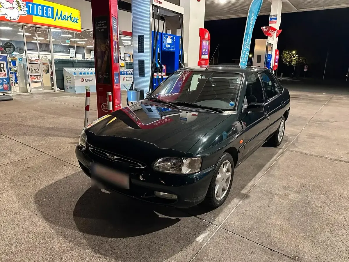 Gebraucht Ford Escort Ghia 90 PS (66 kW) 1997 Grün Limousine