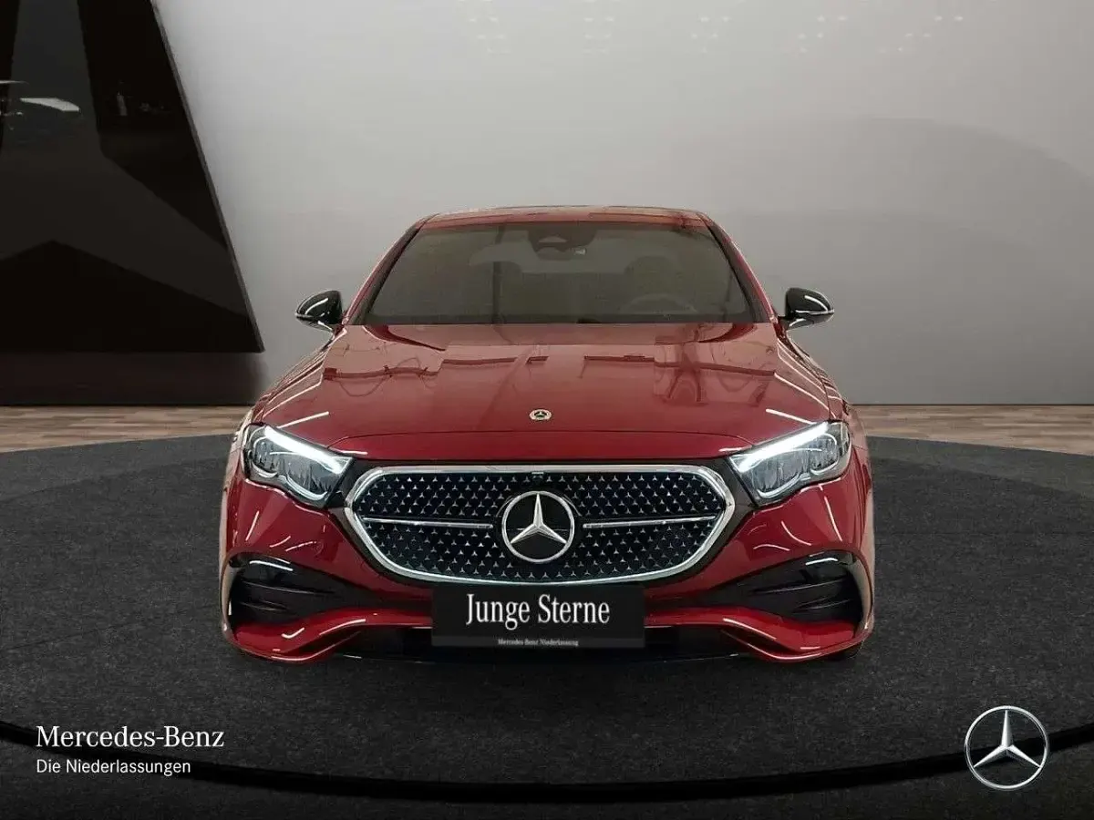 Second-hand Mercedes E220 Advanced 197 CP (144 kW) 2025 Roșu Berlinǎ