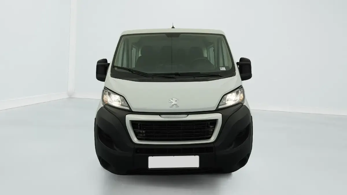 Gebraucht Peugeot Boxer S 140 PS (102 kW) 2023 (blanc icy) Van