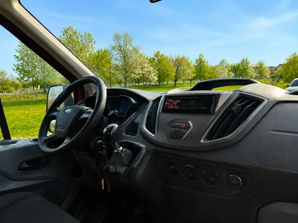 Używany Ford Transit 131 KM (96 kW) 2017 Czerwony Minivan