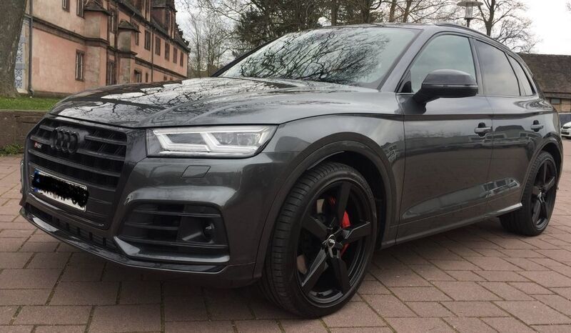 Grau Gebraucht 2020 Audi SQ5 Ambiente SUV | 46.900 € (Superpreis) - Bild 1/4