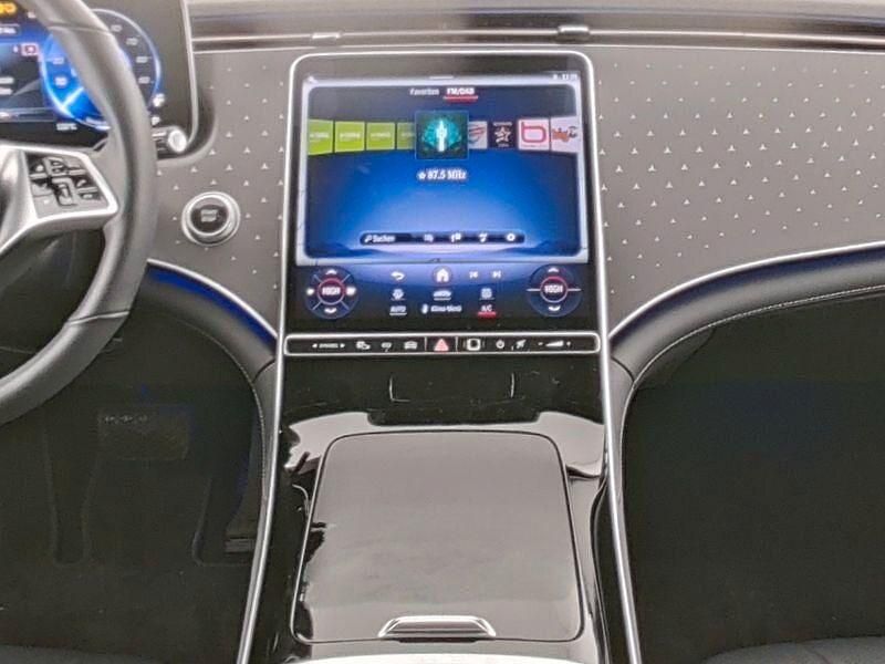 Gebraucht Mercedes EQE300 180 kW (245 PS) 2024 Lack selenitgrau Limousine