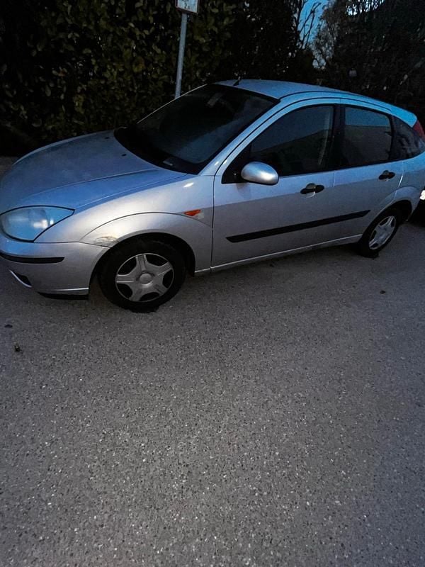 Gebraucht Ford Focus 116 PS (85 kW) 2002 Grau Kleinwagen
