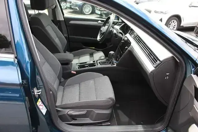 Gebraucht VW Passat Business 190 PS (139 kW) 2023 Blau Kombi