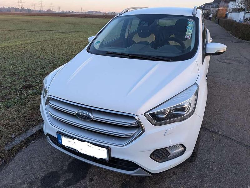 Gebraucht Ford Kuga Titanium 179 PS (131 kW) 2017 SUV