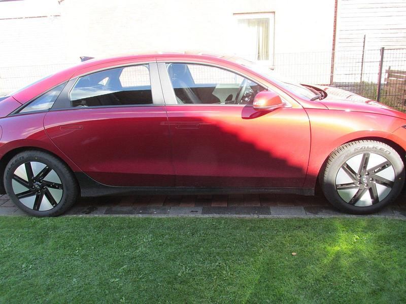 Rot Gebraucht 2023 Hyundai Ioniq 6 Limousine | 28.500 € (Fairer Preis) - Bild 1/4