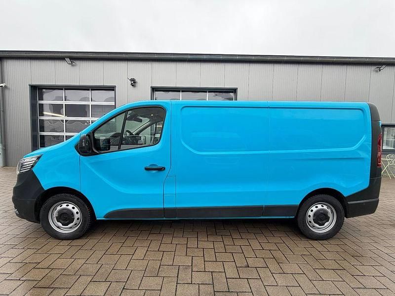 Gebraucht Renault Trafic Komfort 150 PS (110 kW) 2022 Blau Van / Kleinbus