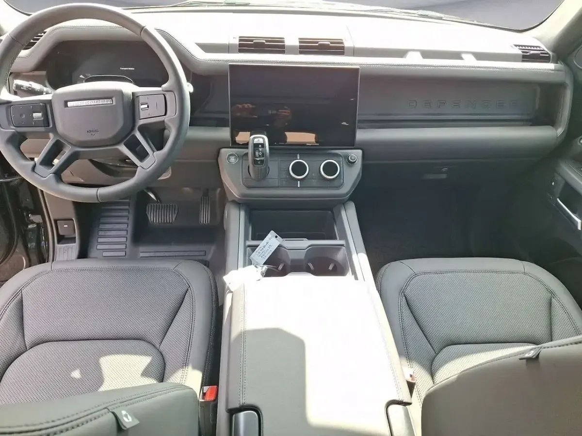 Neu Land Rover Defender Black Edition 252 PS (185 kW) 2026 Santorini black SUV
