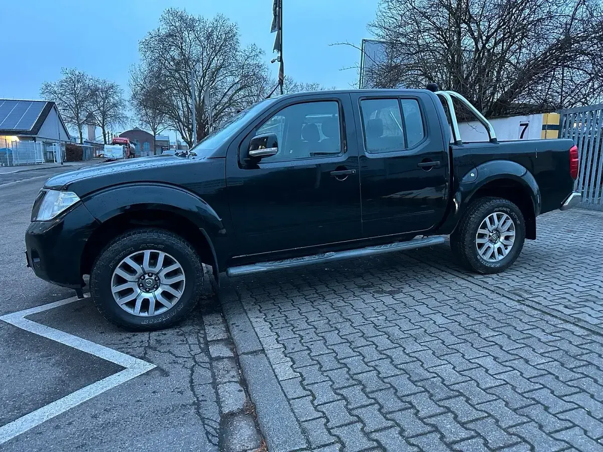 Gebraucht Nissan Navara 190 PS (139 kW) 2012 Schwarz Pickup
