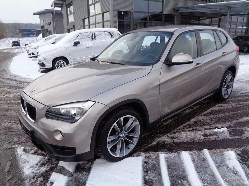 Silber Gebraucht 2013 BMW X1 Sport Line SUV | 14.999 € (Etwas zu teuer) - Bild 1/4