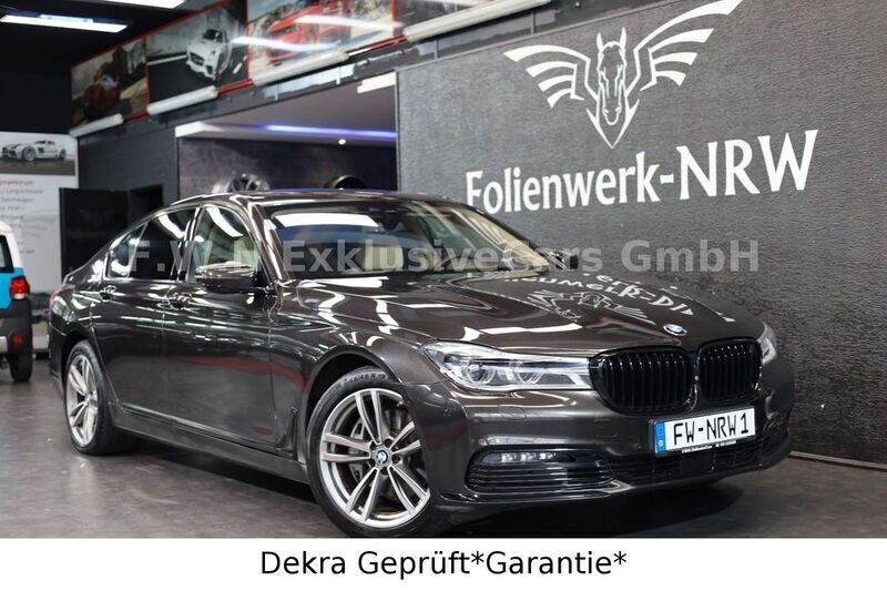 Grau Gebraucht 2016 BMW 740 iPerformance Limousine | 37.960 € - Bild 1/4