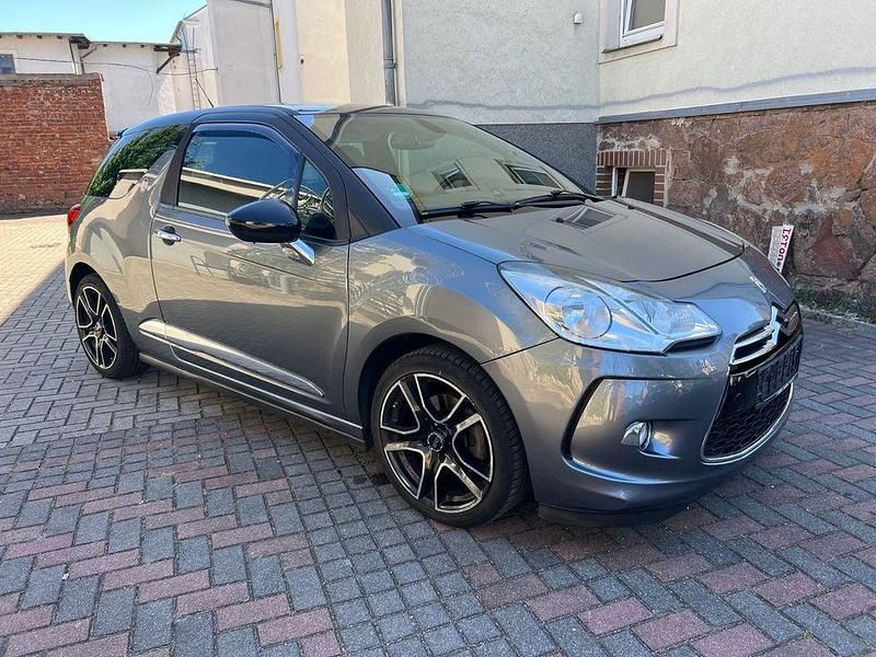 Grau Gebraucht 2011 Citroën DS3 Sport Chic Limousine | 2.999 € (Superpreis) - Bild 1/4