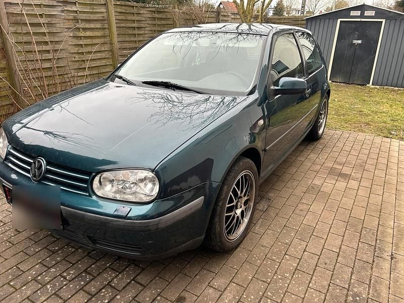 Gebraucht VW Golf IV 75 PS (55 kW) 2001 Grün Kleinwagen