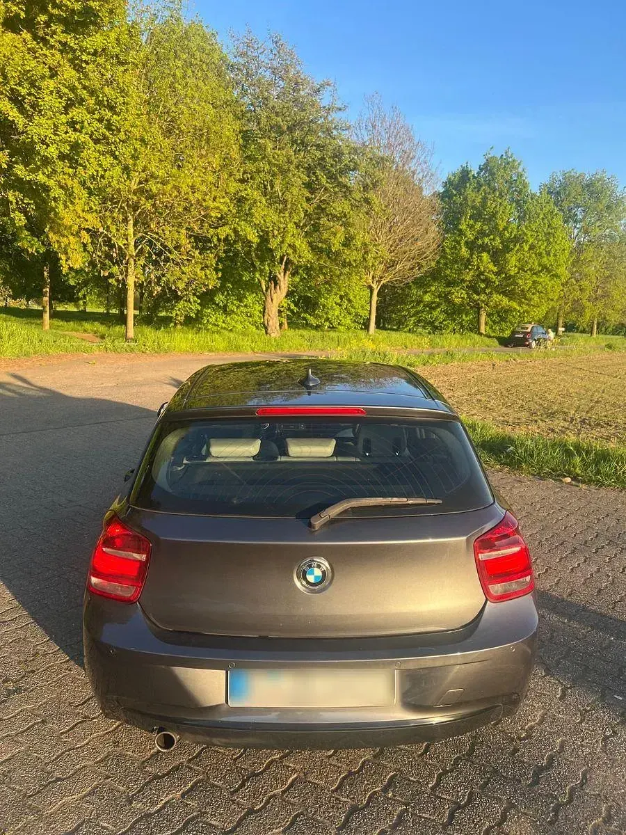 Gebraucht BMW 118 Sport Line 170 PS (125 kW) 2011 Grau Kleinwagen