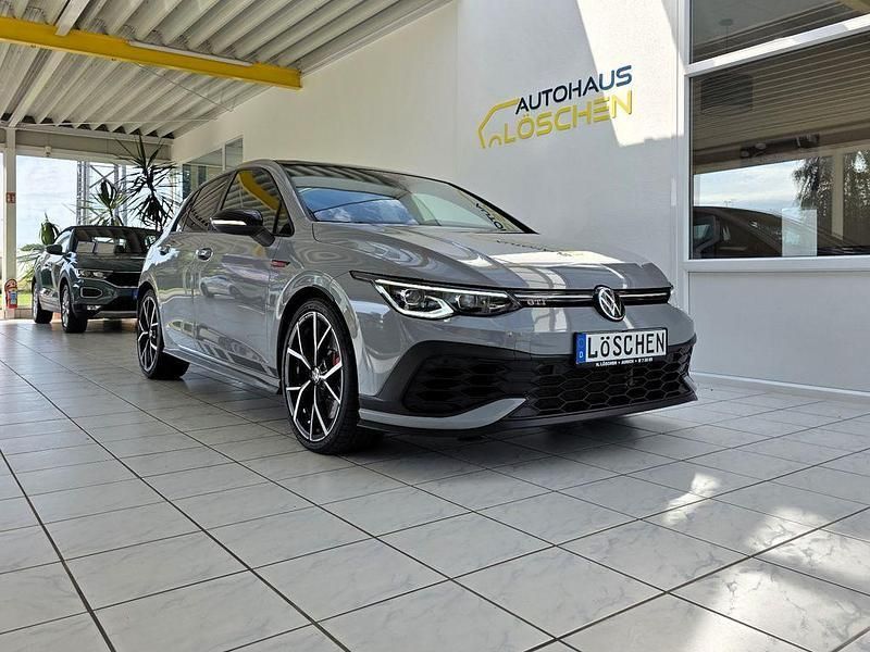Grau Gebraucht 2023 VW Golf VIII GTI Clubsport Limousine | 35.990 € (Teuer) - Bild 1/4