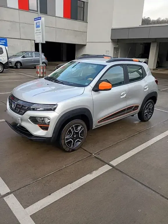 Usado Dacia Spring Comfort Plus 33 kW (45 CV) 2021 Utilitario